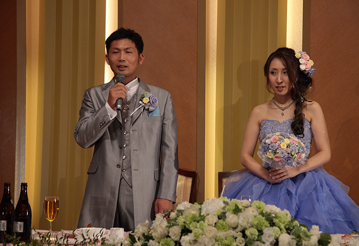 新郎謝辞では、少しハラハラしましたが、バシッとカッコよく決めてくれました