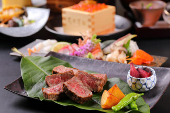 【1泊2食付!】志古津料理長厳選の道産食材をご堪能!ご夕食「花コース」&朝食ブッフェ付